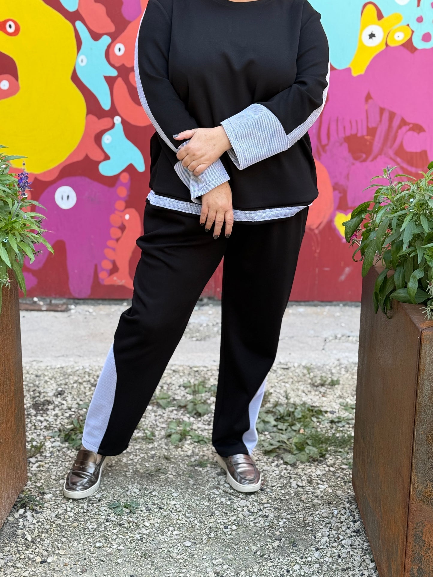 Plus-size model walking outdoors in City Chic Cozy Everyday Set, casual fall fashion.