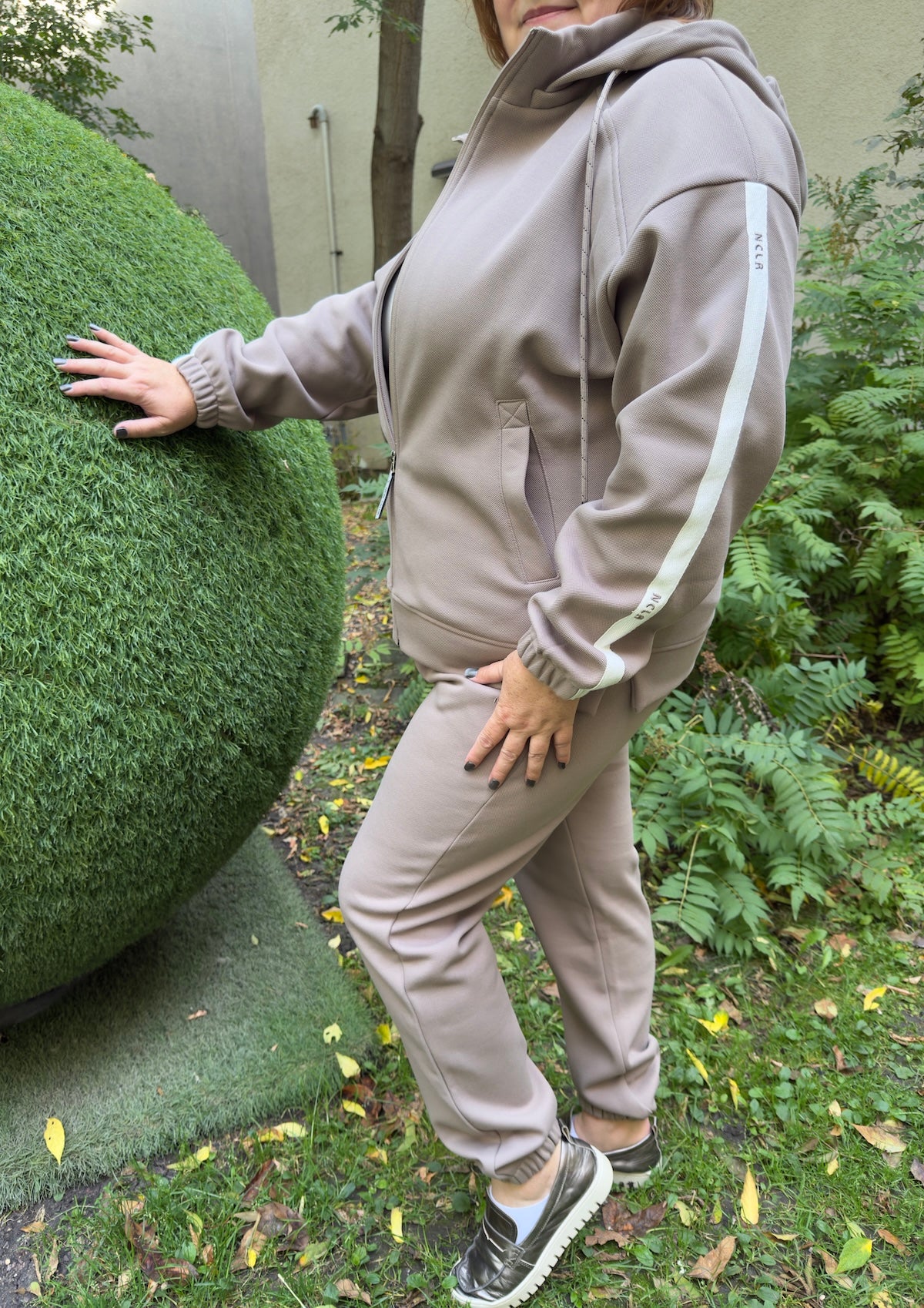 Stripe sleeve detail – women’s Lacoste tracksuit – plus size style