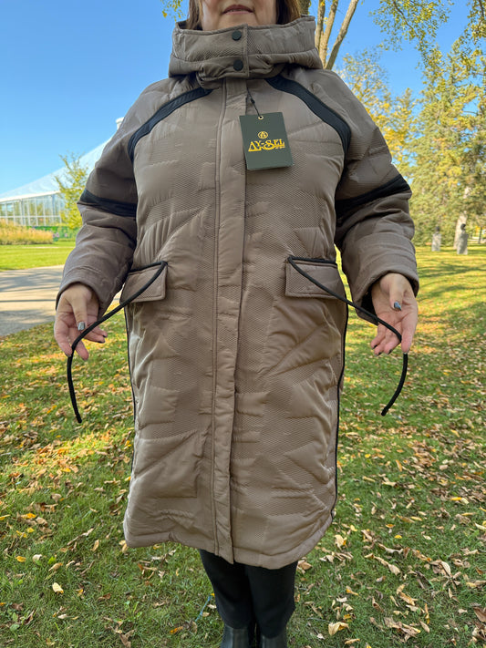 Warm plus-size taupe winter coat with modern quilting – By Zola