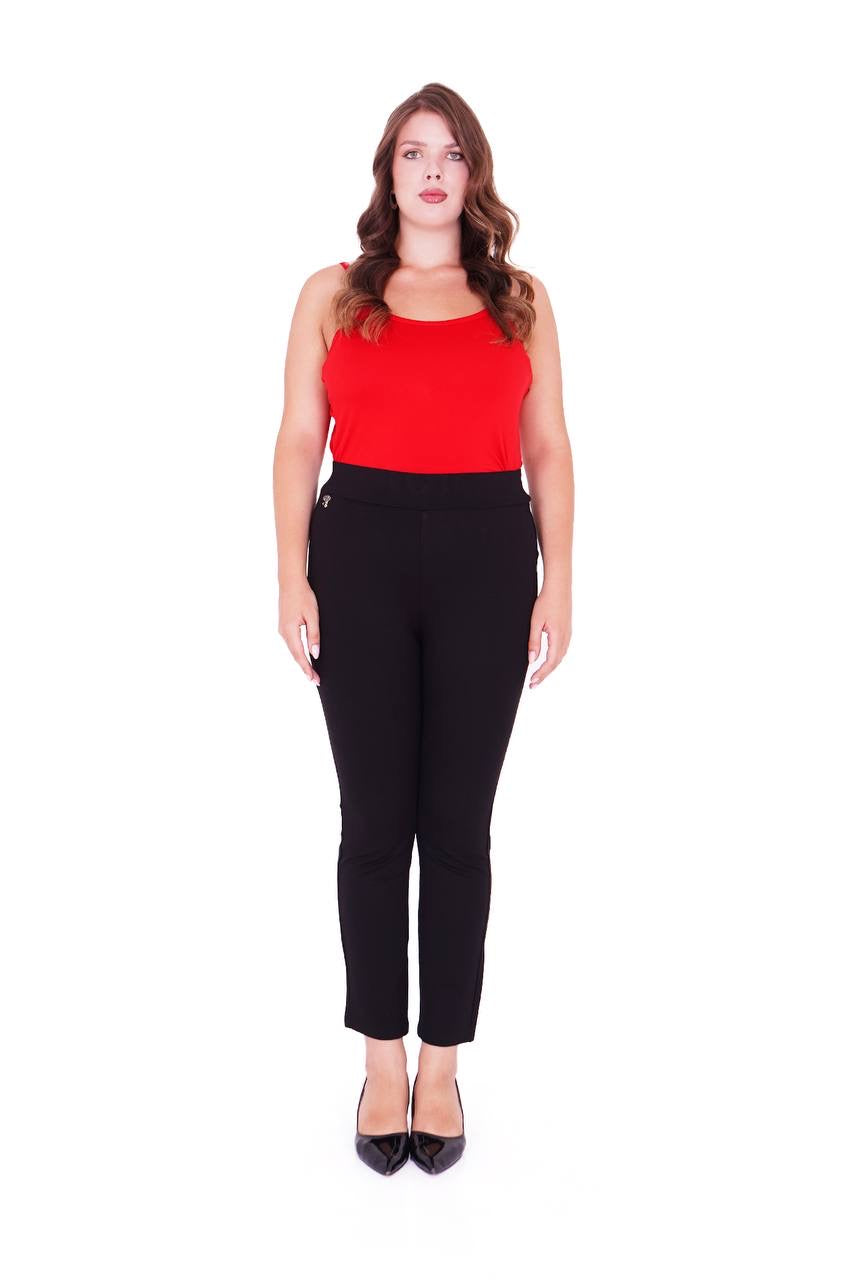 Comfortable high-rise black pants for everyday wear – By Zola Winnipeg