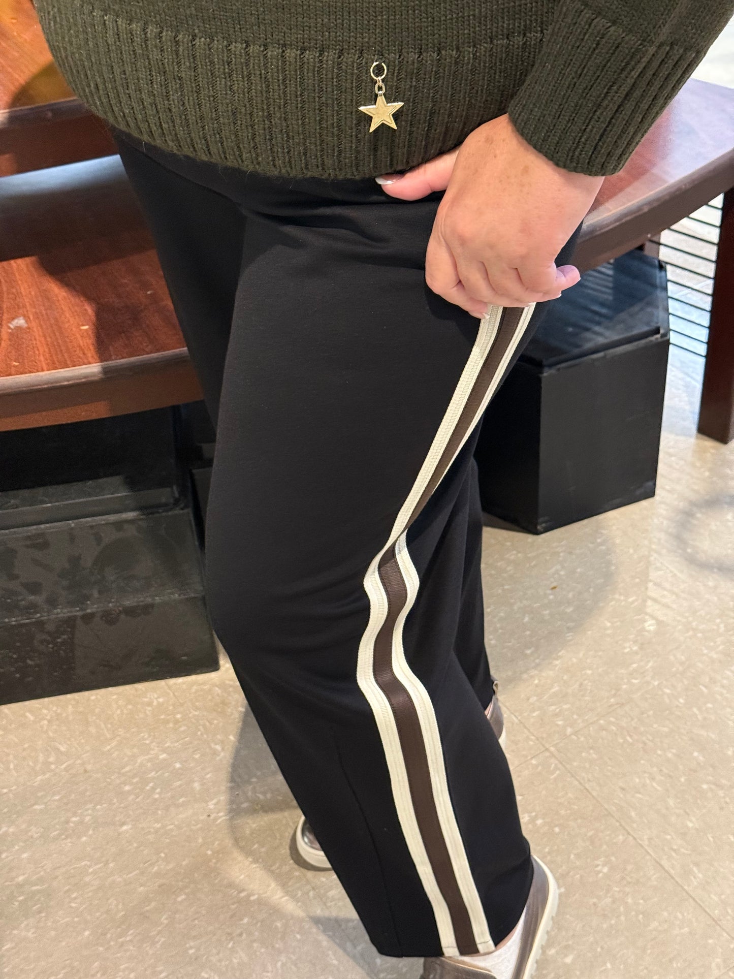 🖤 Active & Stylish – Luxe Stripe Trousers