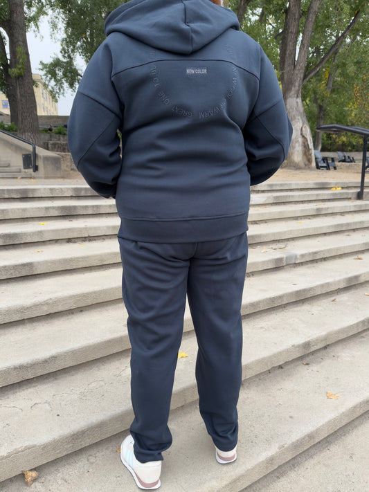 Back view of By Zola Active & Stylish Lacost Fleece Set in Urban Graphite

Задній вигляд By Zola Active & Stylish Lacost Fleece Set у кольорі Urban Graphite