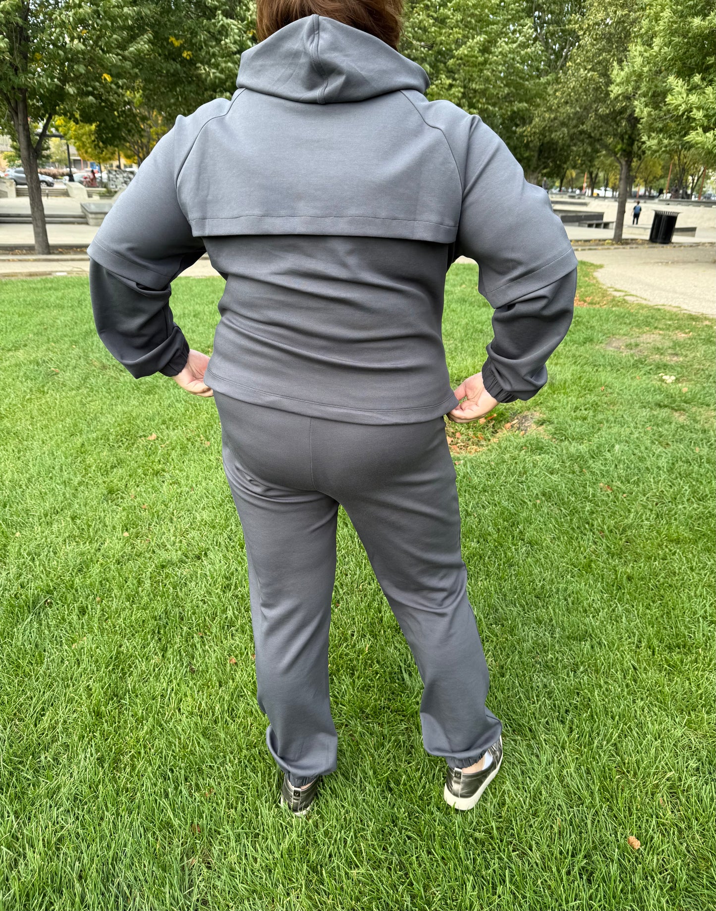 Back view of By Zola Active & Stylish Classic Double Face Set in Urban Graphite
— Задній вигляд By Zola Active & Stylish Classic Double Face Set у кольорі Urban Graphite