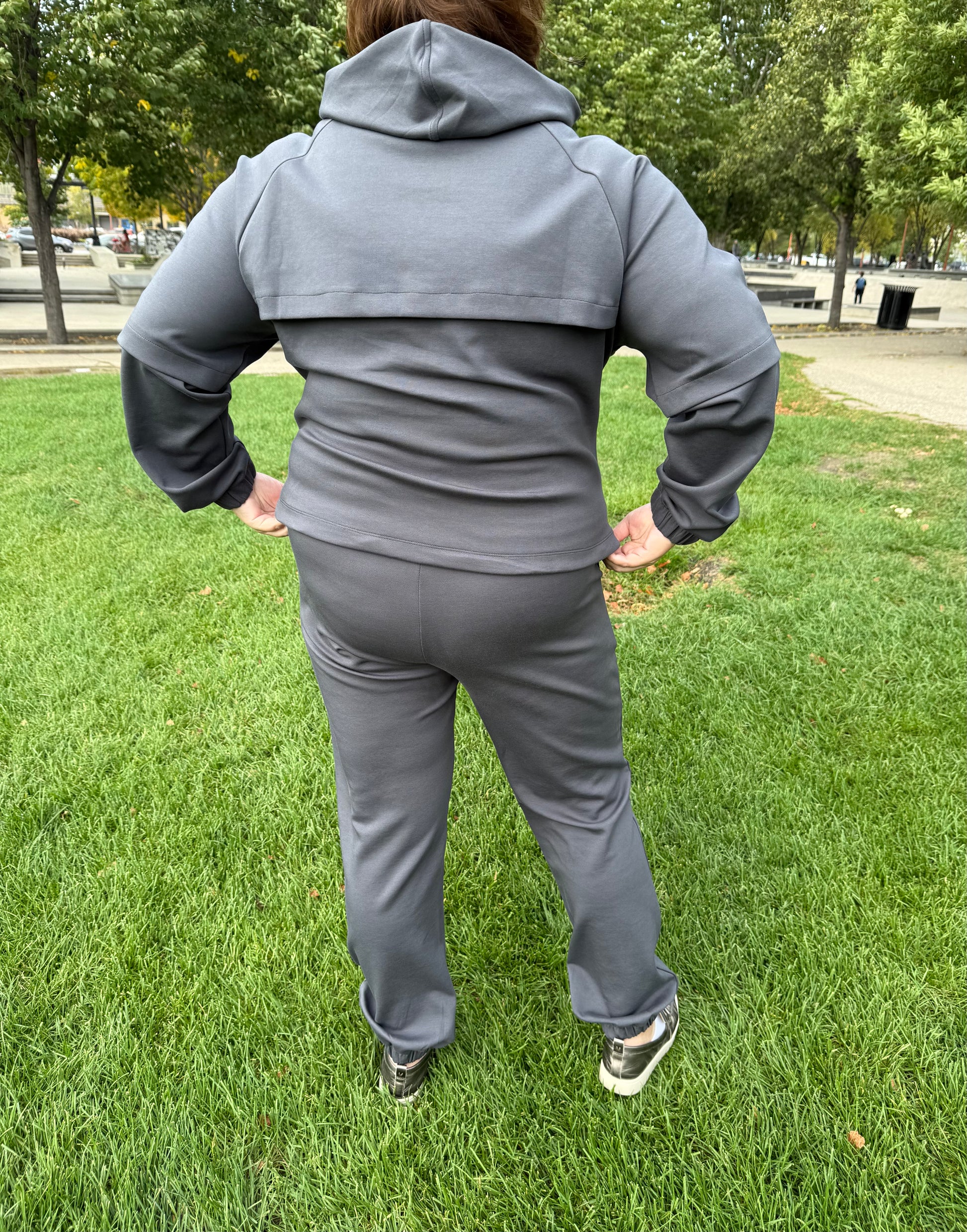 Back view of By Zola Active & Stylish Classic Double Face Set in Urban Graphite
— Задній вигляд By Zola Active & Stylish Classic Double Face Set у кольорі Urban Graphite