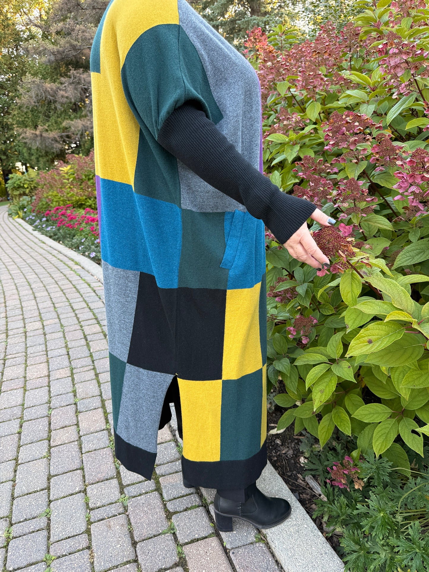 🌈 City Colors – Premium Patch Cardigan