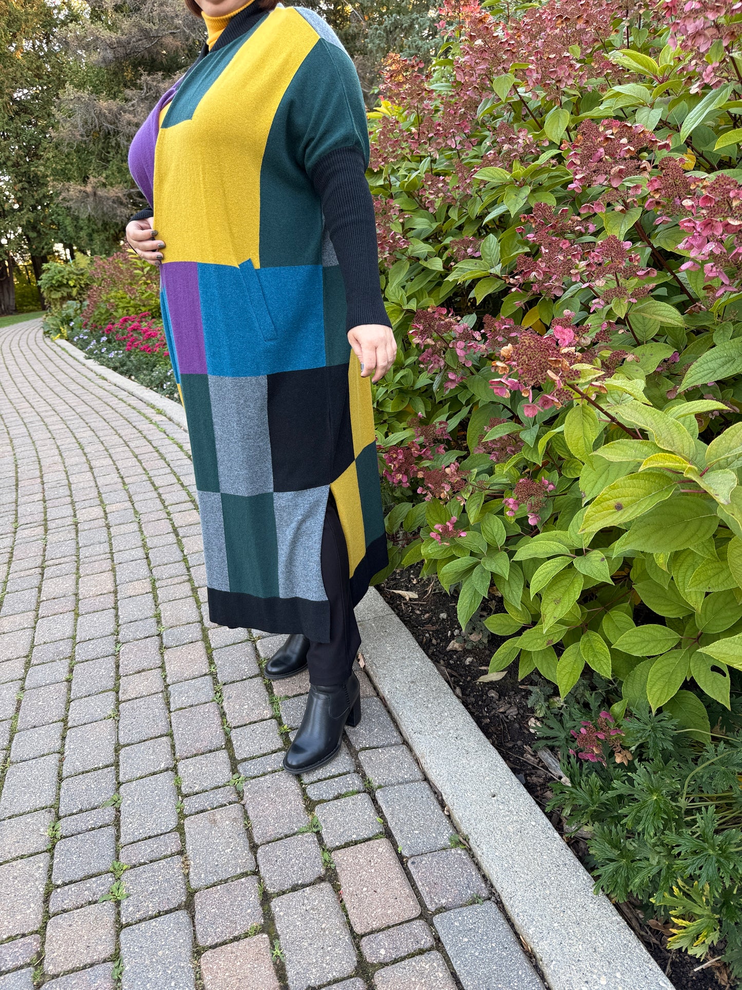 🌈 City Colors – Premium Patch Cardigan