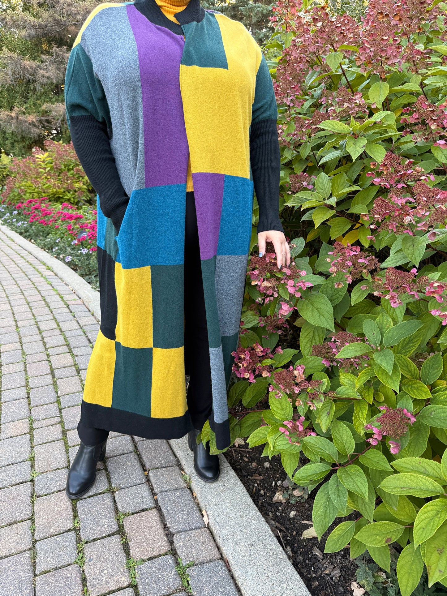 🌈 City Colors – Premium Patch Cardigan